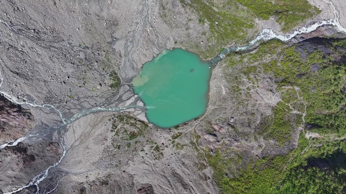 云南雨崩景区冰湖航拍