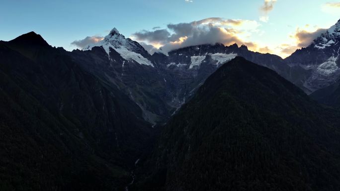 云南雨崩梅里雪山航拍