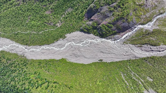 云南雨崩景区冰湖航拍