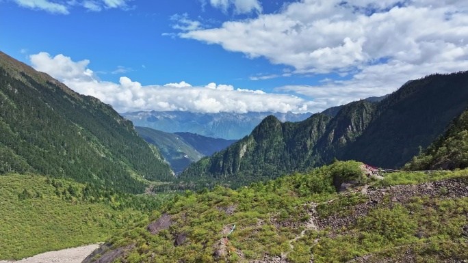 云南雨崩景区冰湖航拍