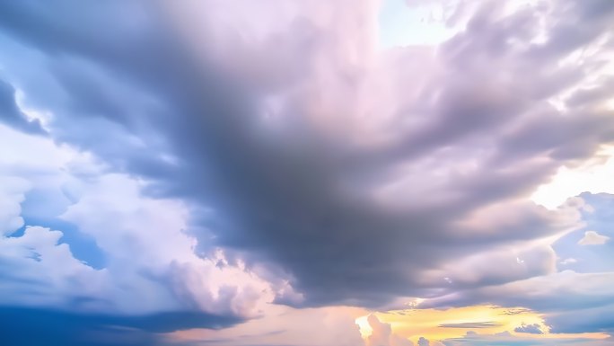 雷电交加的壮观云层景象