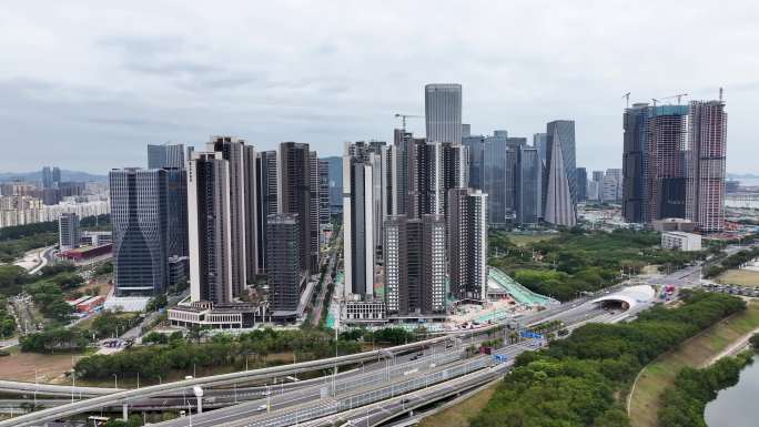 2025深圳前海，城市立交桥与现代建筑群
