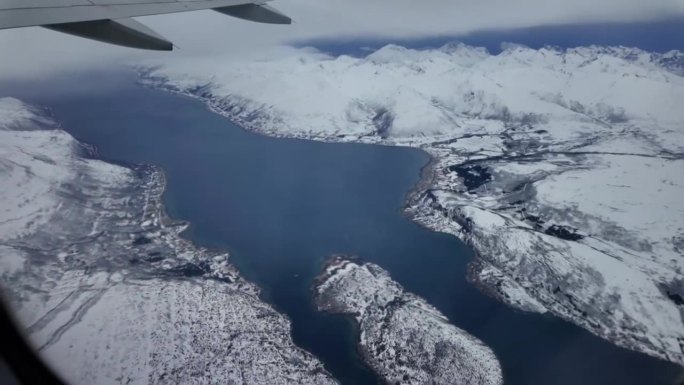 冬季航拍雪山峡湾风光