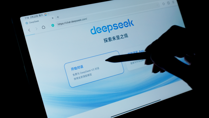 深度求索deepseek电脑平板手机展示