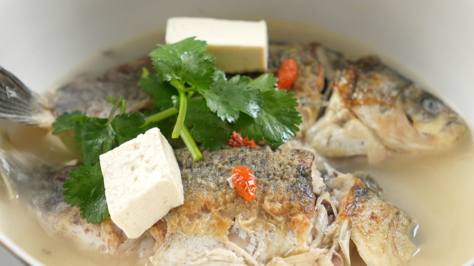 3.鲰鱼豆腐枸杞汤-完整版原色-鲜美鱼汤