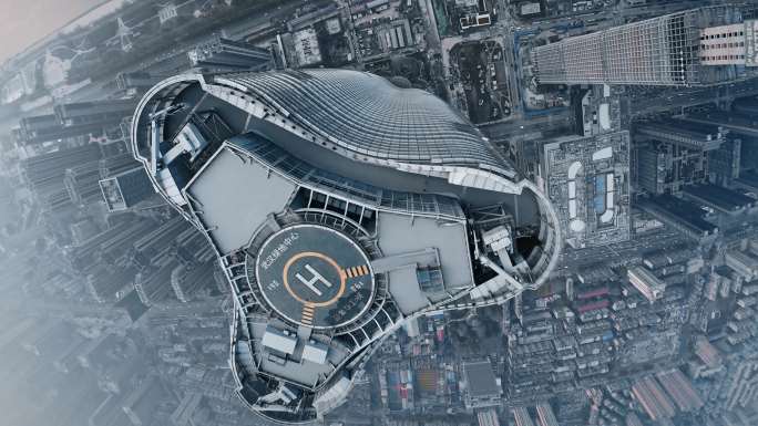 穿越机航拍武汉绿地中心