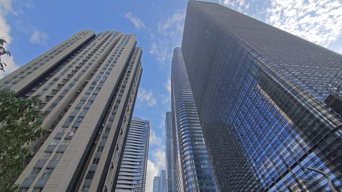 城市高楼仰视视角