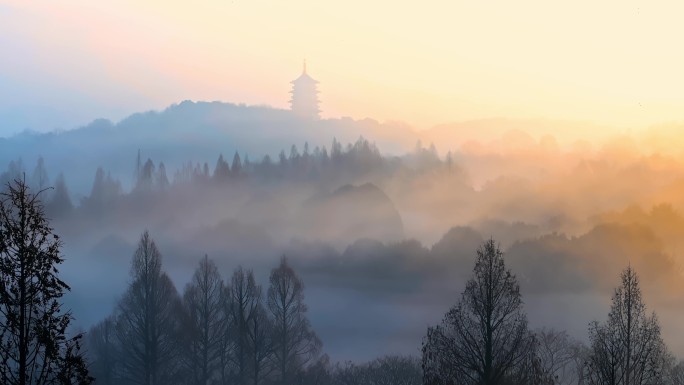 烟雾缭绕的杭州西湖美景