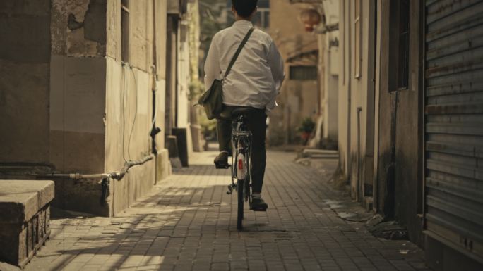 小城故事、老式自行车、老街