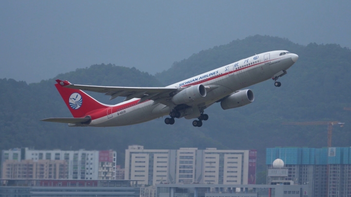四川航空A330客机离地起飞