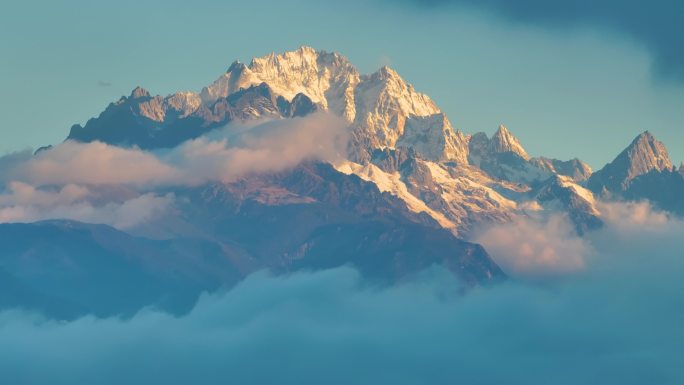 航拍丽江玉龙雪山