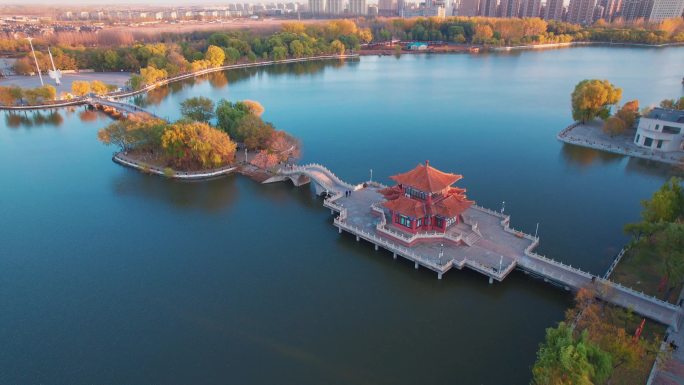 盘锦大洼秋季小区航拍东湖车流夕阳航拍