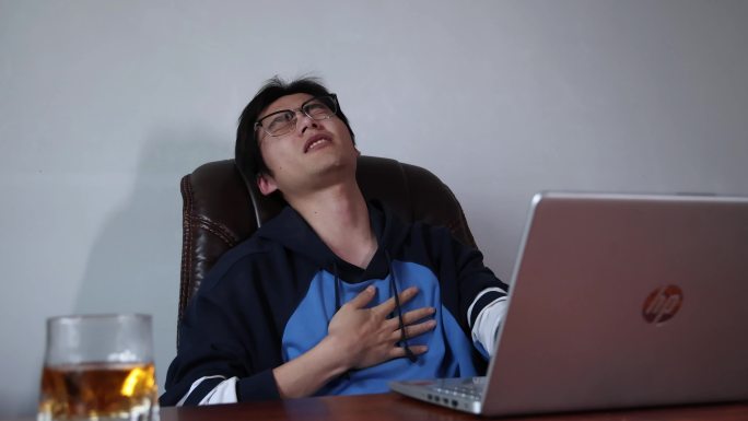 4K程序员工作压力大胸痛心梗呼吸困难