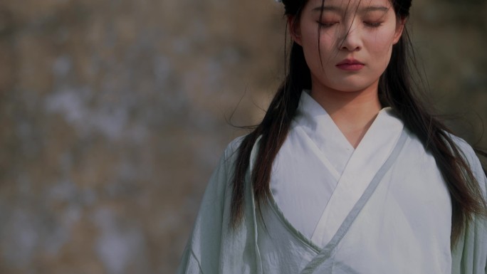 美女瀑布古风武侠风