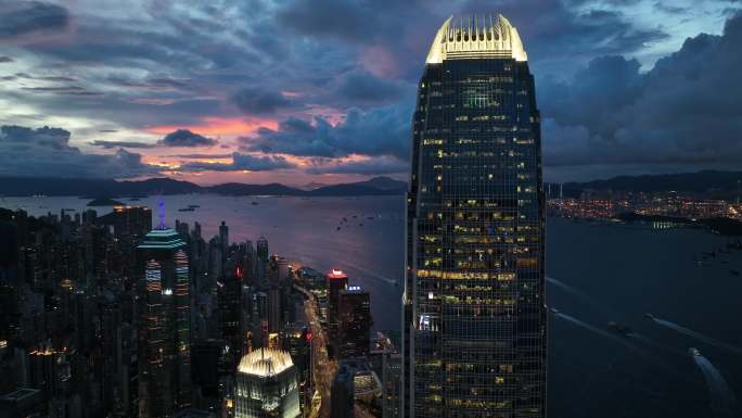 4K航拍香港的日与夜: 高空俯瞰繁华城市