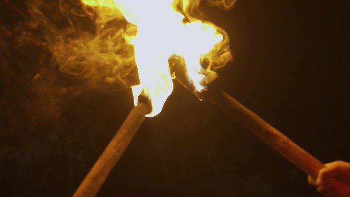 点燃火把的一瞬间 升格火把火焰 点亮火炬