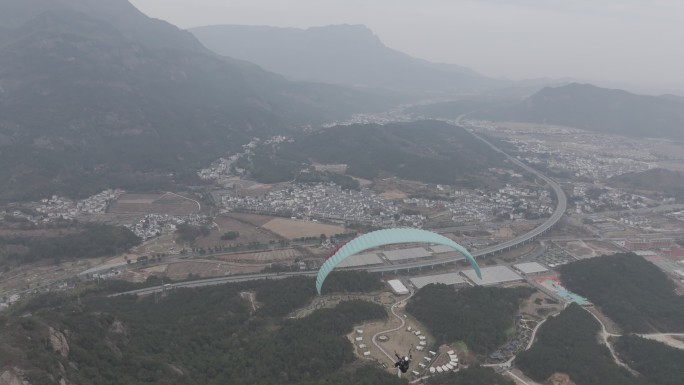 高空滑翔伞飞行体验