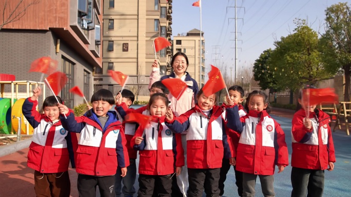 小朋友儿童节国庆开心快乐挥舞国旗