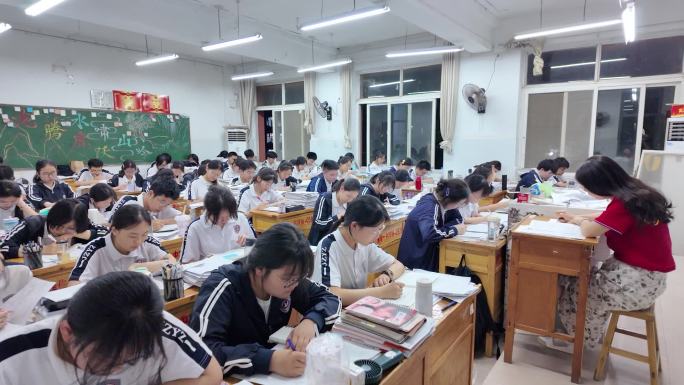 学生时代的挑灯夜读高考自习学校晚自习备考