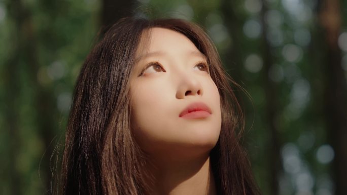 清新治愈的自然光影阳光森林女孩广告快切