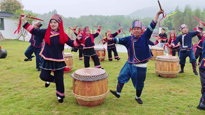 广西三月三壮族打铜鼓大鼓吹芦笙表演
