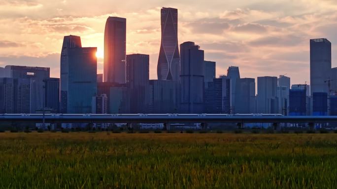 2025杭州市世纪城高铁穿过高楼航拍4k