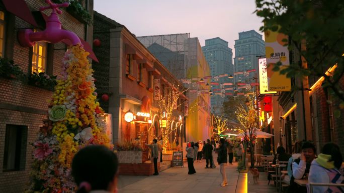 实拍大连东关街老街区焕新夜景