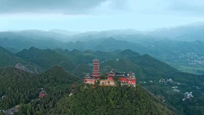 贵州盘州市丹霞寺修行僧人寺庙