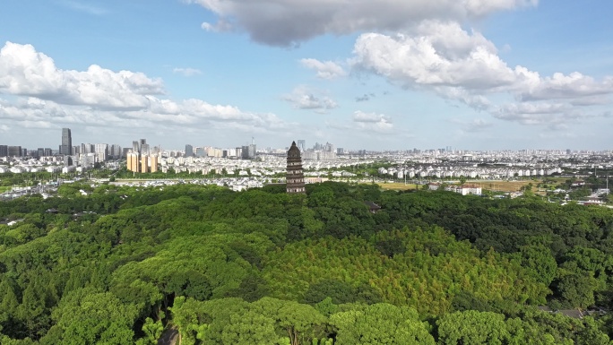 苏州虎丘 城市绿洲与古塔风光 航拍延时