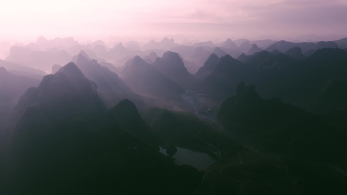 两段崇左喀斯特地貌晨雾航拍