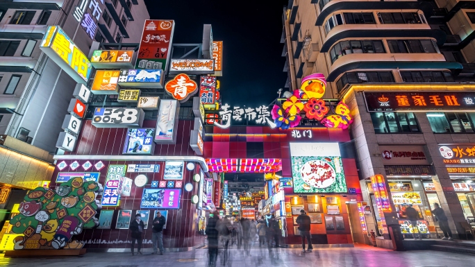 贵阳青云市集夜景穿梭移动延时