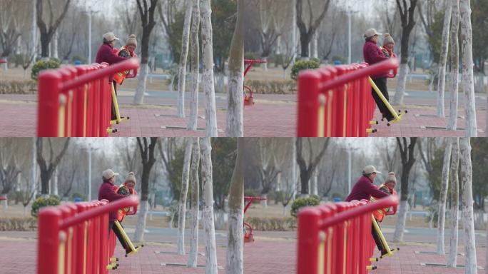 在公园健身器材上锻炼