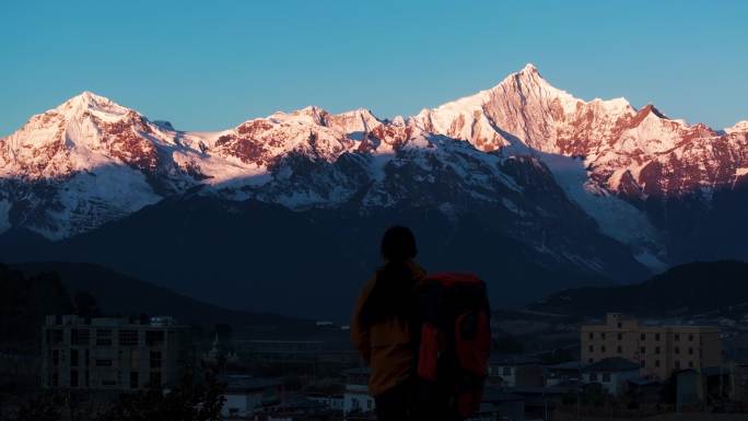 梅里白马雪山下的徒步旅行