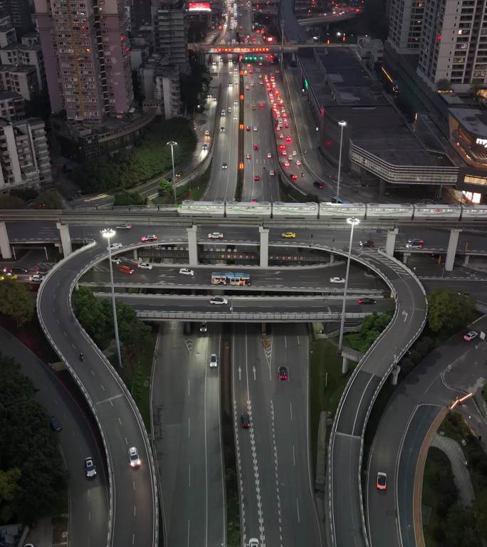 重庆轻轨鹅公岩立交桥轻轨  夜景 竖屏
