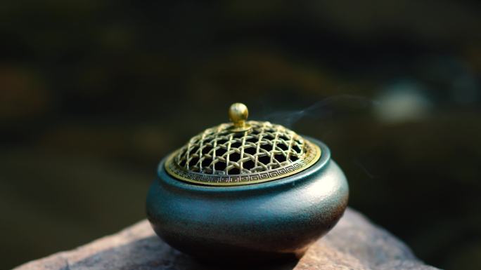 禅意香炉溪流