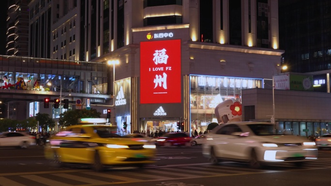城市喧嚣街道交通人来人往车流穿梭