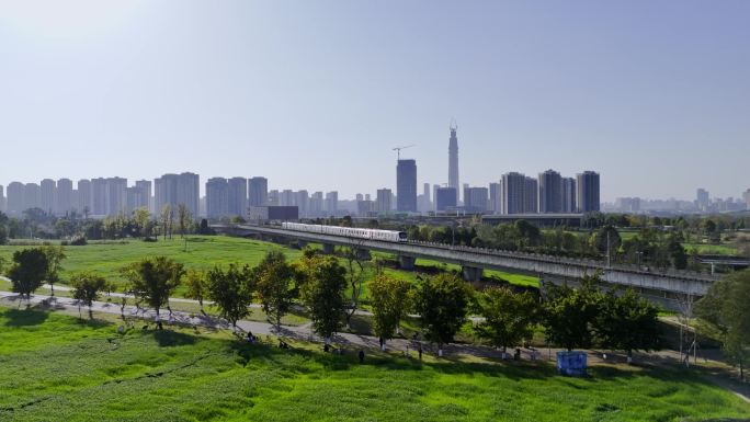 城市绿地轨道交通航拍