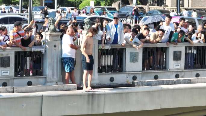4K高清航拍天津狮子林桥跳水大爷