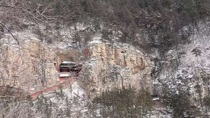 雪山古寺冬日景观