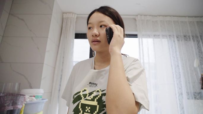 【原创】女子被电信诈骗之后打电话 借钱