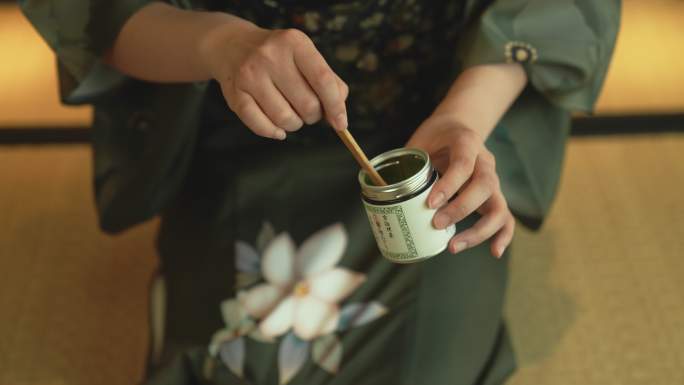 日本茶道点茶和服女性示范茶碗旋转手法4K