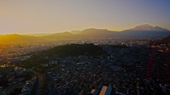 8K炸裂航拍！丽江古城万古楼夕阳晚霞