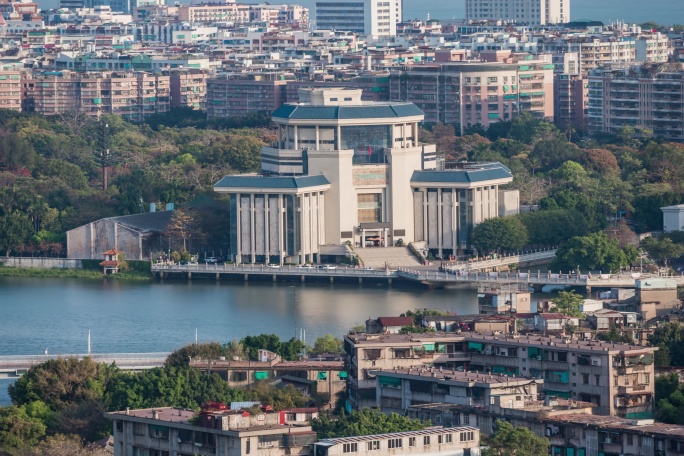 老市区城市地标建筑群风光湖畔延时8K