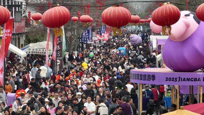 蒋坝古镇螺蛳市集人潮涌动