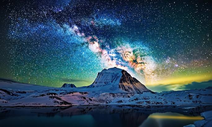 璀璨星空下的自然奇观 星河下的旷野之美
