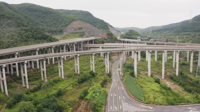 山区高架桥梁航拍蜿蜒壮观的立交桥
