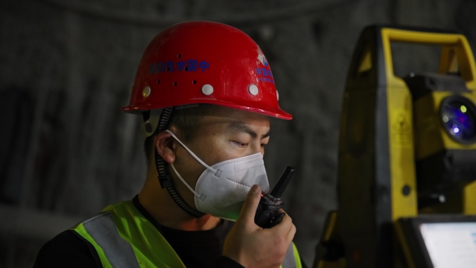 隧道工程建设工人施工