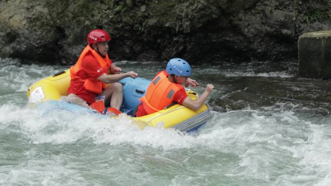 峡谷漂流探险之旅