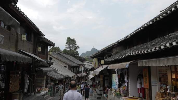 古镇老街的慢生活
