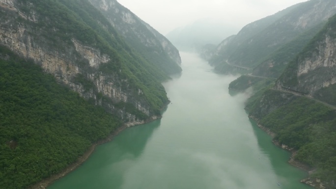 乌江山水相依的壮丽峡谷风光